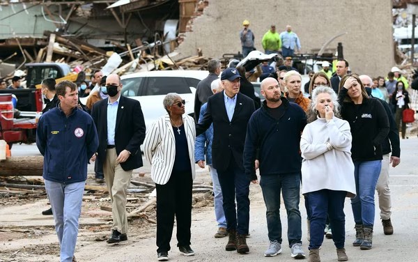 Turfe do Kentucky se mobiliza para ajudar vítimas de tornados