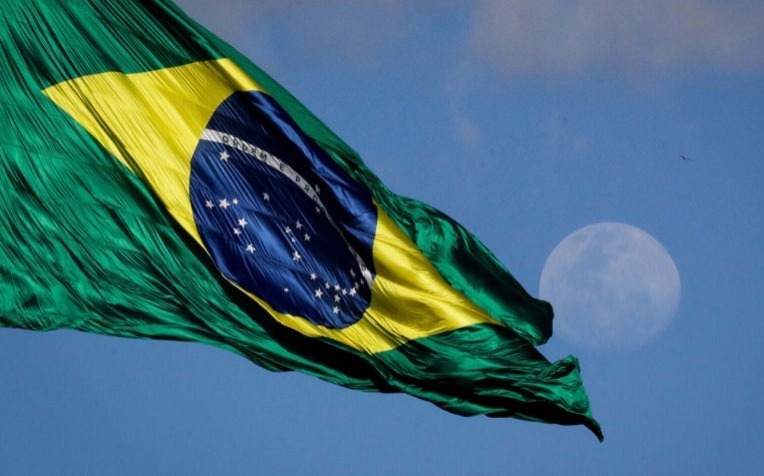 Brasileiro prefere democracia, mas se frustra com ela, diz pesquisa
