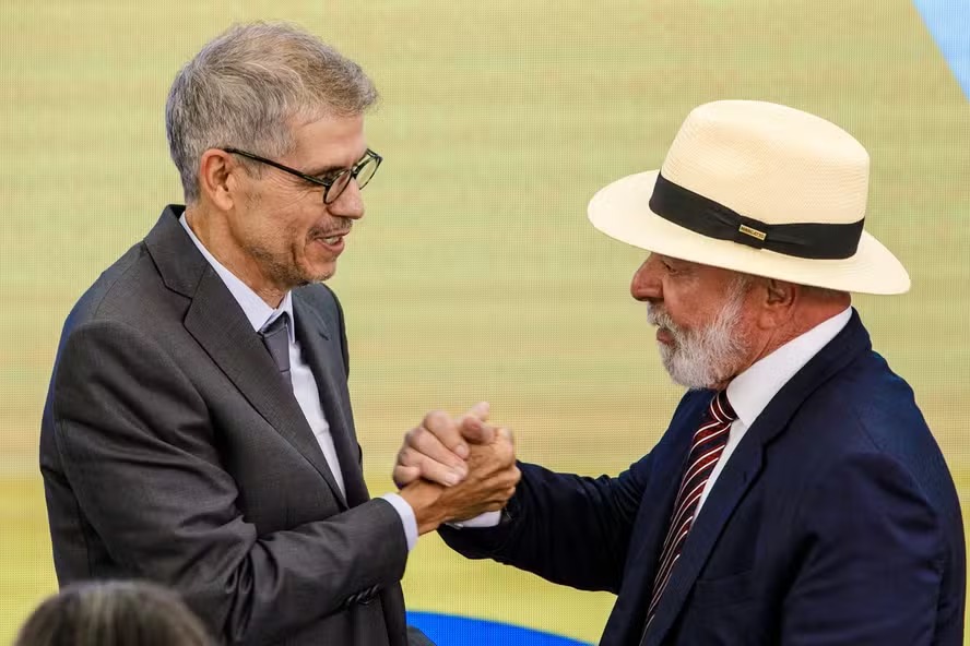 Auxiliares usam pesquisas para tentar fazer Lula seguir script aps declaraes sobre segurana pblica repercutirem mal