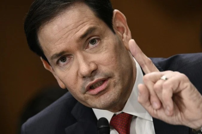 Marco Rubio assume controle político e financeiro de Caracas, diz jornal