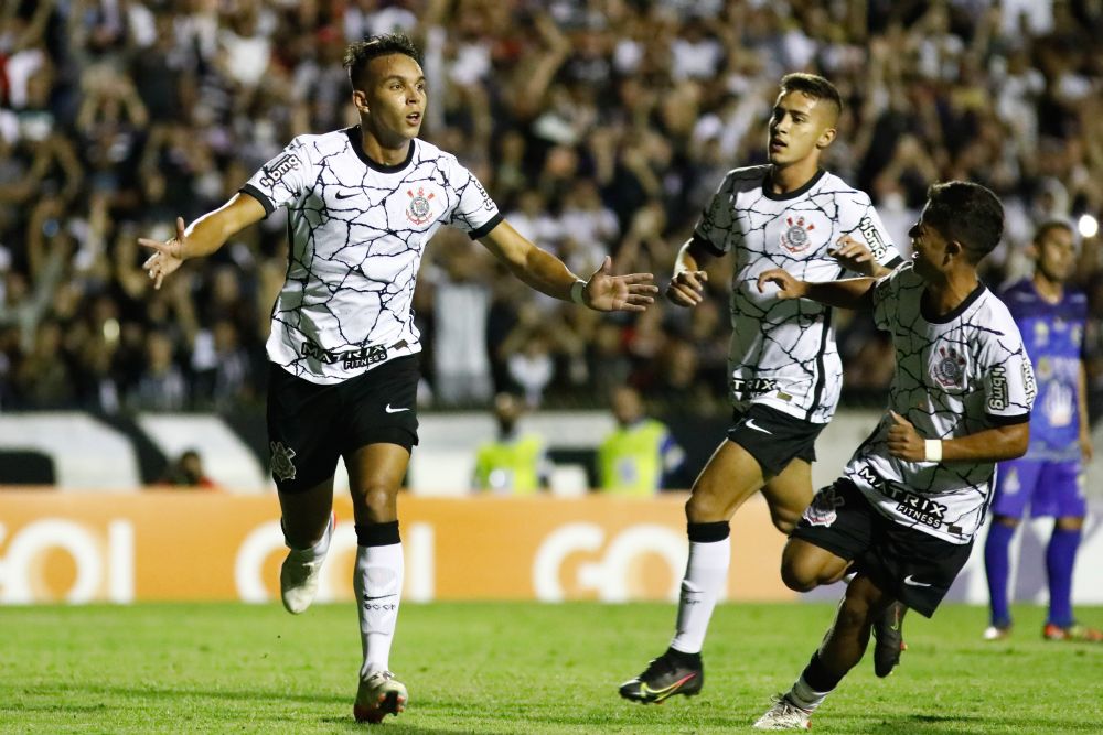 Corinthians vence, São Paulo e Palmeiras jogam hoje pela Copa