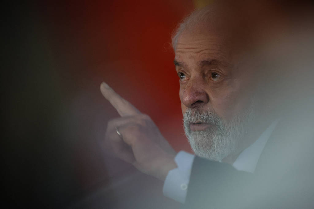 Datafolha: Aprovao de Lula desaba para 24% e  a pior de todos os seus mandatos