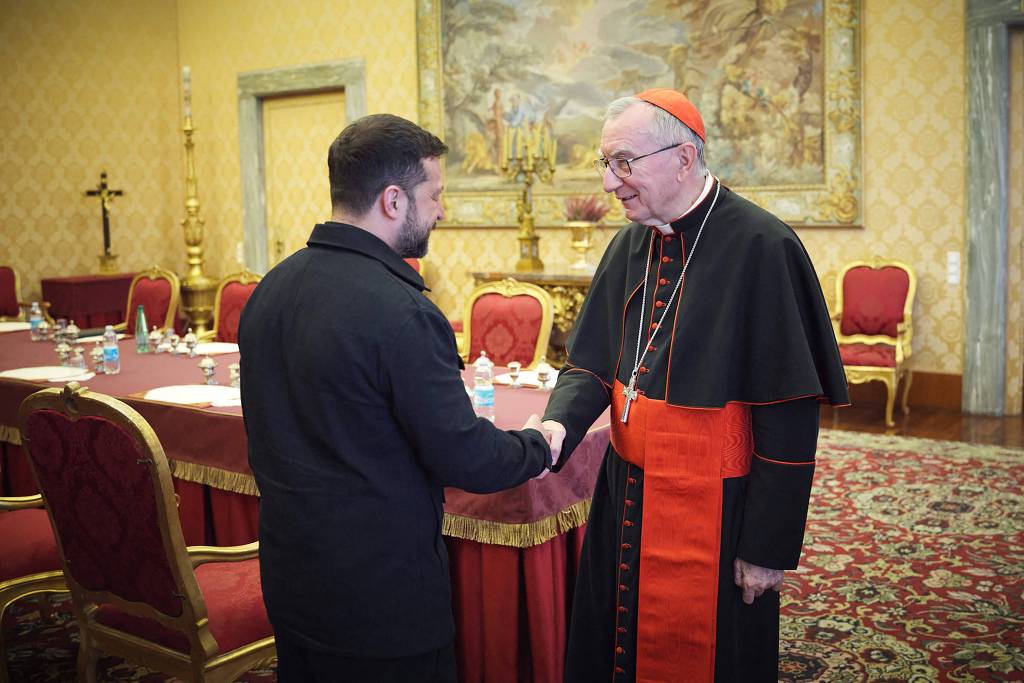Diplomata e franco favorito a suceder Francisco, Parolin  um moderado aberto a reformas