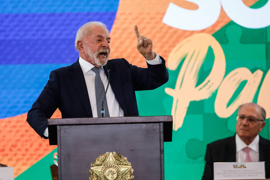 Lula diz que no h espao para negociao com Trump sobre tarifas e rejeita 'humilhao' de ligar para norte-americano