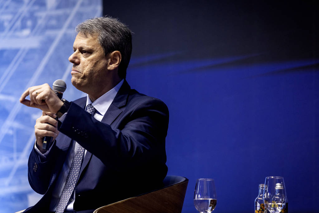 Tarcsio  tratado como presidencivel em evento de banco e fala em 'time pr-Brasil para 2026'