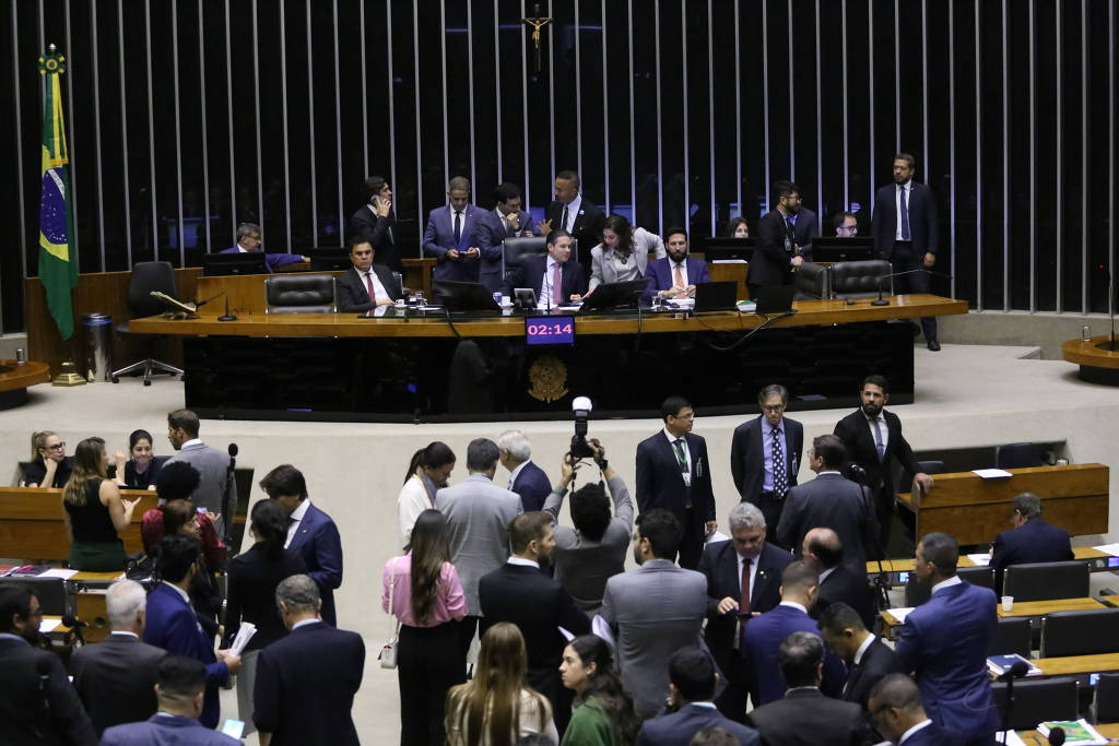 Lobby de indústria e comércio atuou contra licença-paternidade, e benefício foi limitado a 20 dias