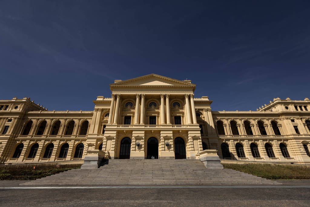 Professor doa maior biblioteca privada de estudos afro-brasileiros ao Museu Ipiranga