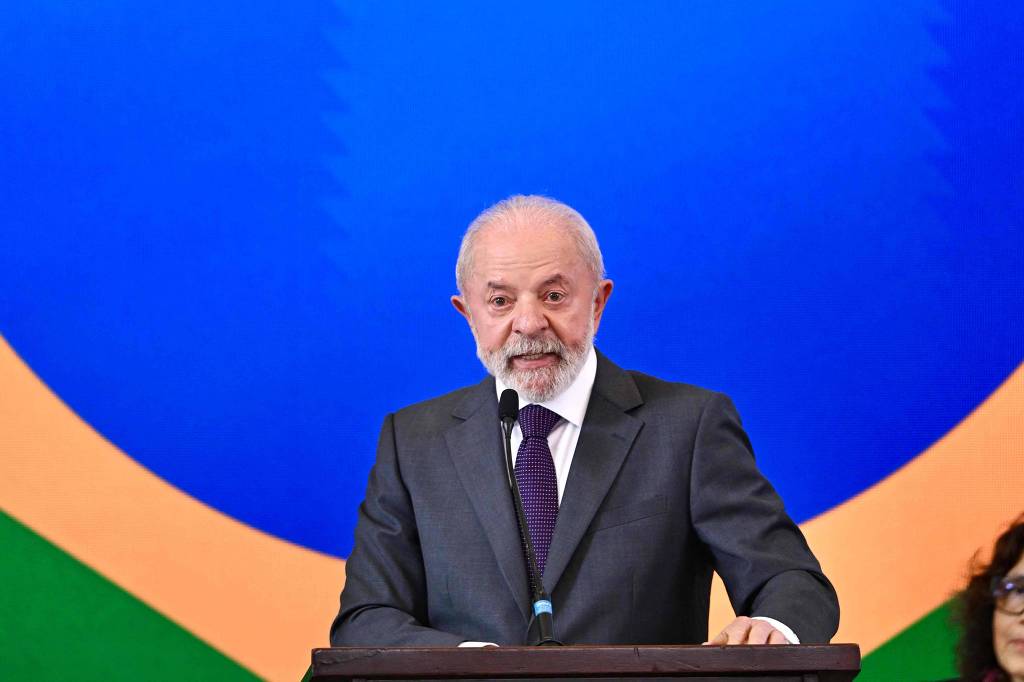 Recupera��o n�o se mant�m, e avalia��o positiva de Lula oscila de 33% para 32%