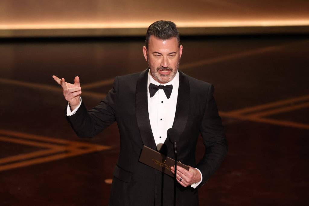 No Oscar, Jimmy Kimmel sugere que Trump está triste por 'Melania' não disputar