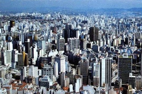 São Paulo, uma metrópole de histórias e paixões, por Yeda Saigh