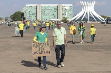 Memria da ditadura dificulta reduo das penas de Bolsonaro e generais, por Luiz Carlos Azedo