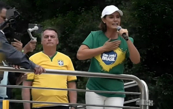 Para evitar Michelle candidata, Bolsonaro cobra do PL pesquisa com Flvio