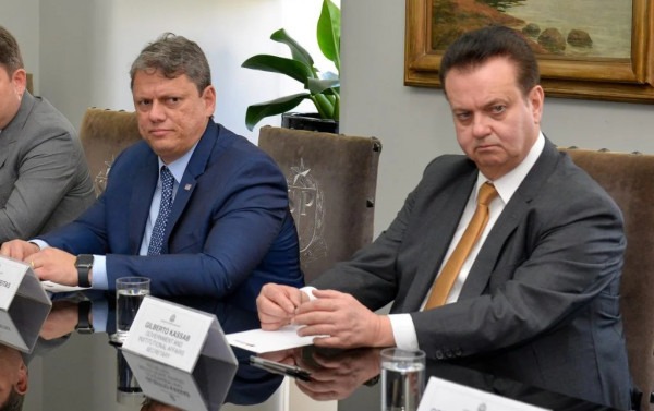 Afastamento entre Tarc�sio e Kassab: anota��es de Fl�vio revelam motivo