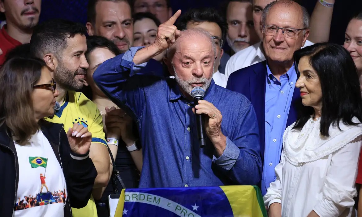 ''Vamos mudar o jeito de governar este país'', diz Lula