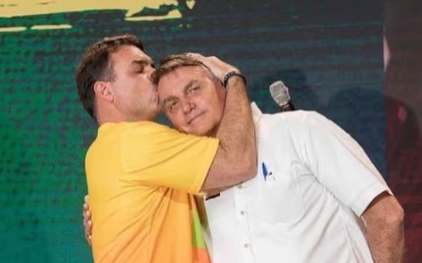 Flávio confirma que foi escolhido por Jair Bolsonaro como candidato a presidente