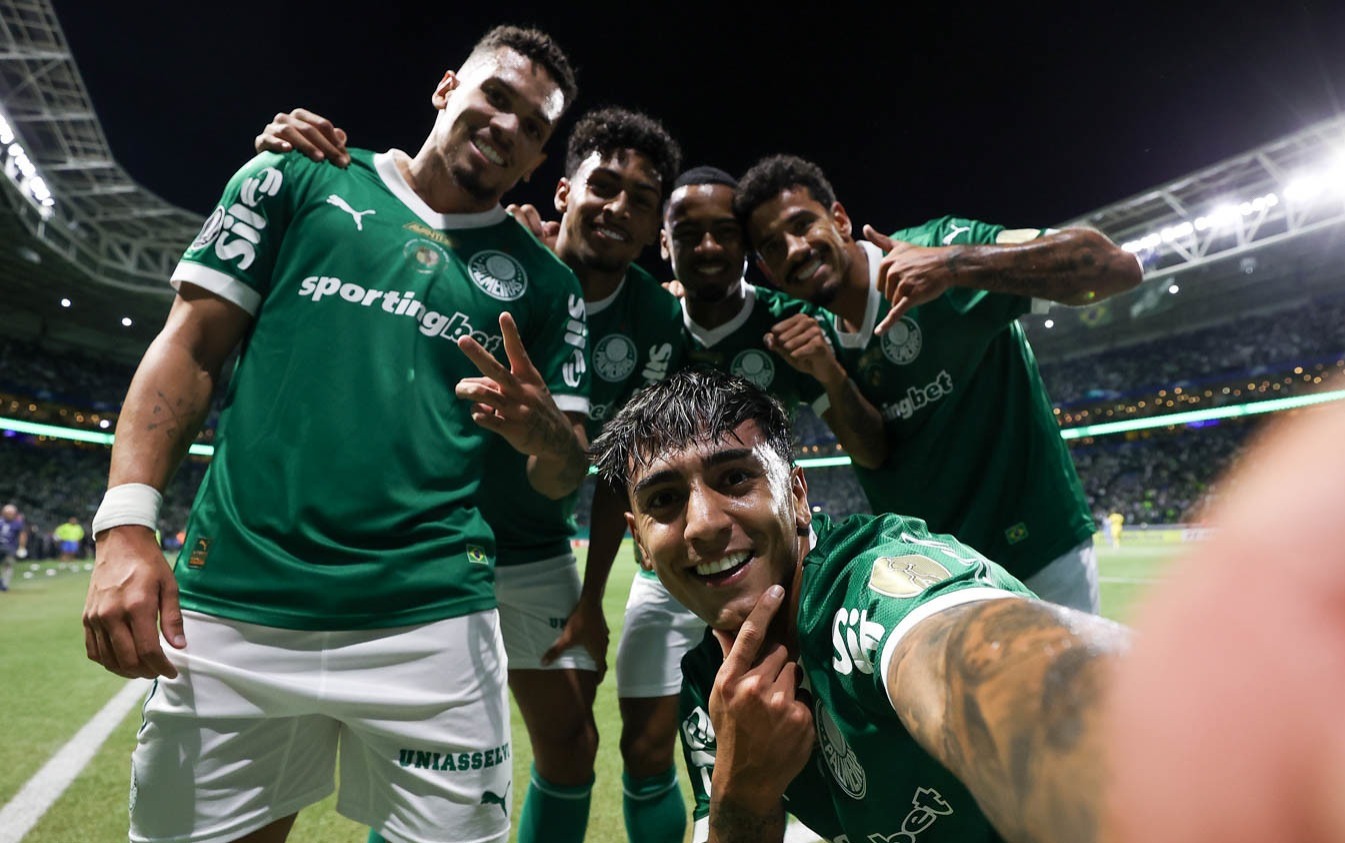 Palmeiras goleia e fecha fase de grupos com a maior pontuao da Libertadores