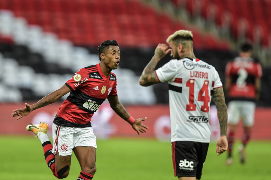Flamengo goleia o So Paulo; Palmeiras mantm liderana