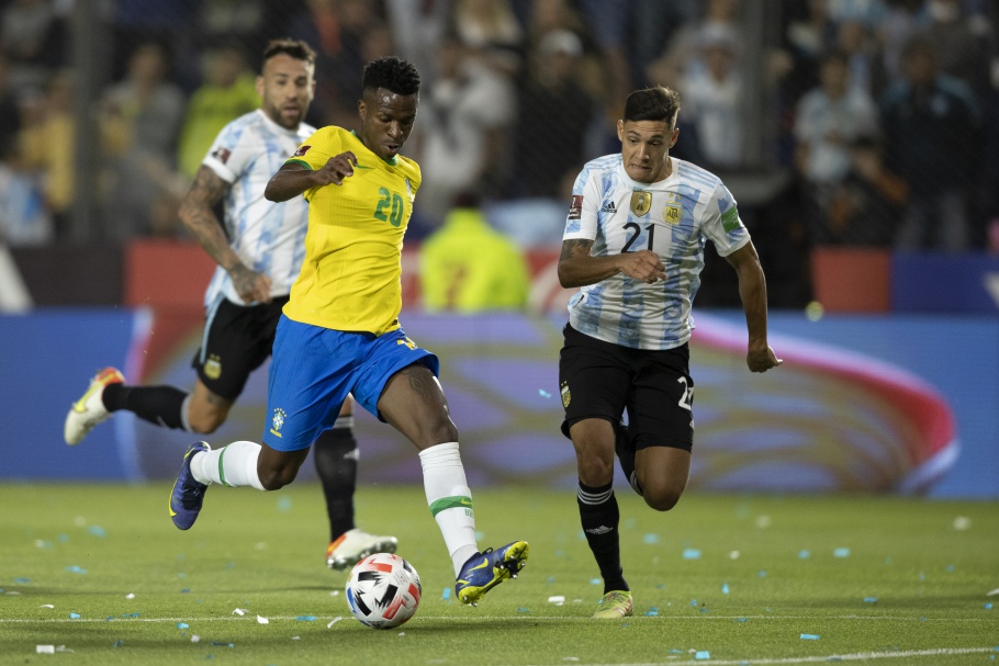 Seleo brasileira domina jogo na casa dos argentinos