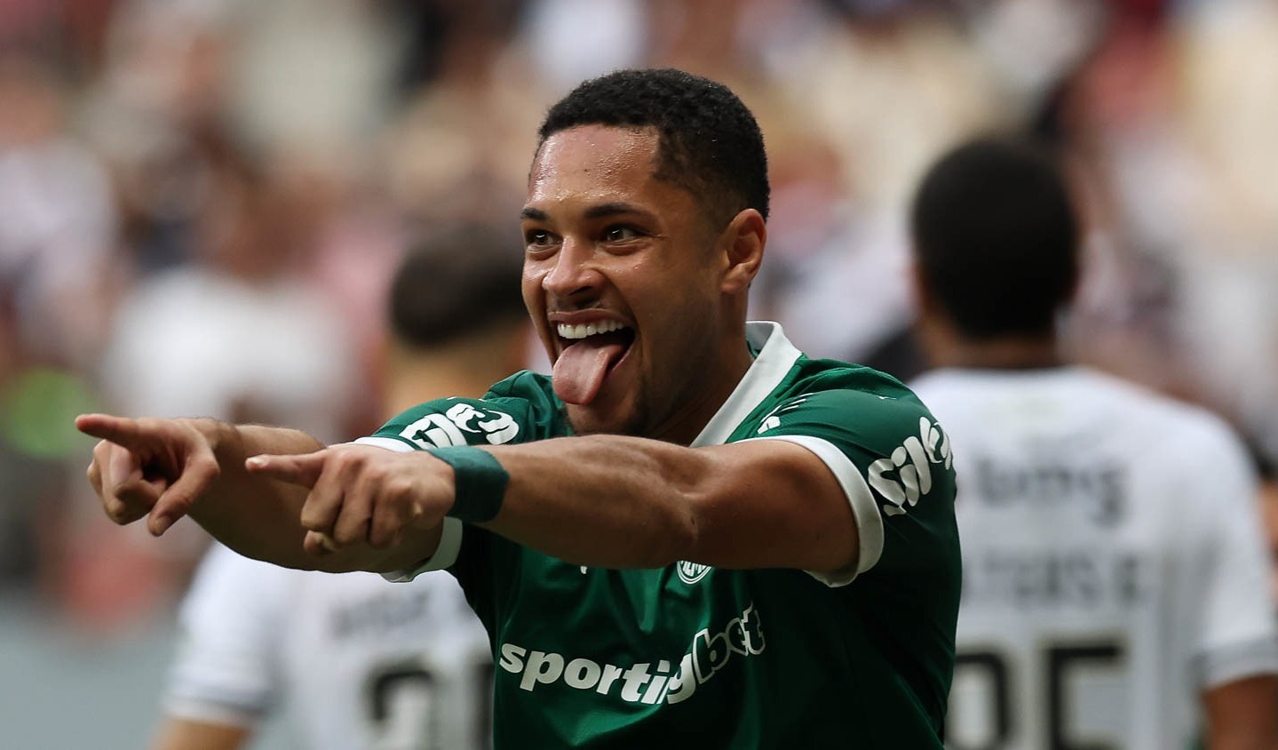 Palmeiras abre na liderana do Brasileiro com tropeo do Flamengo