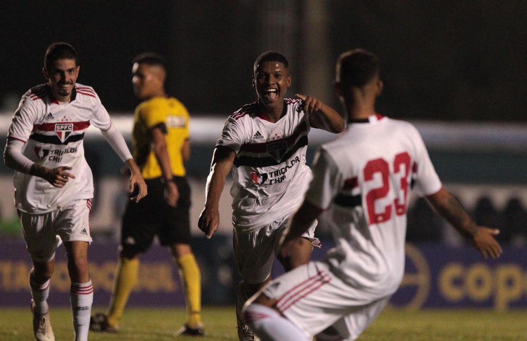 São Paulo vence São Bernardo; Santos e Corinthians jogam hoje