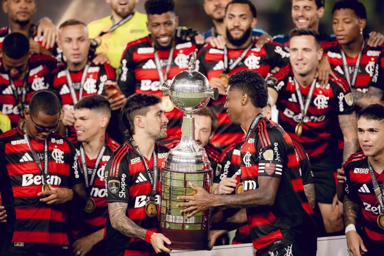 Campeo da Libertadores, Flamengo pode conquistar o Brasileiro nesta quarta