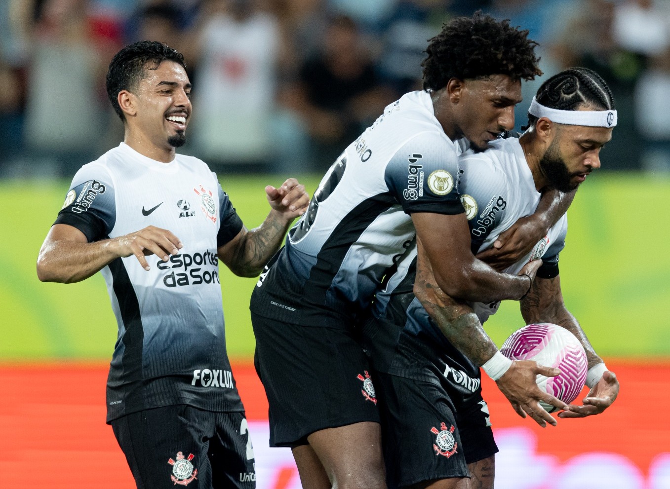 Com um gol de Memphis Depay, Corinthians derrota Cuiab e deixa a Z4