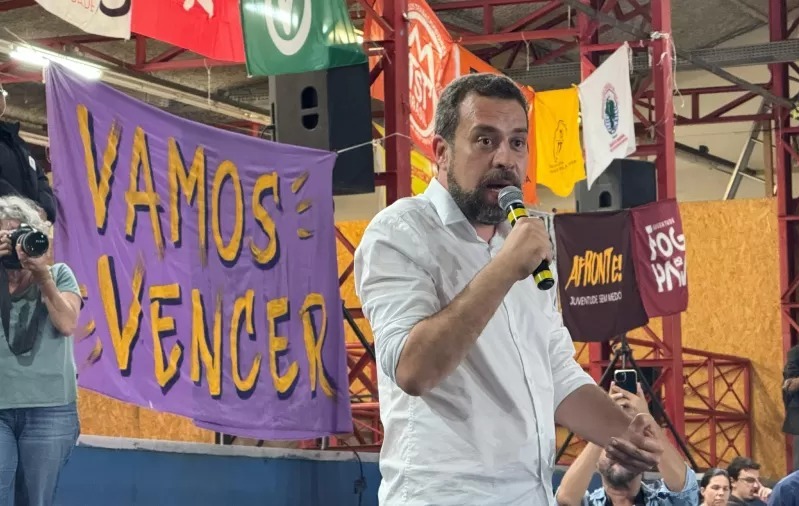 Em 1 ato aps derrota, Boulos prega unio da esquerda e reconexo com base