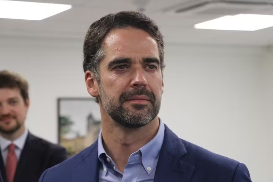 Eduardo Leite diz que fica no governo do RS caso Kassab escolha Caiado como pr�-candidato a presidente