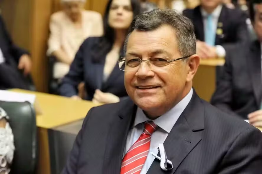 Entrevista: 'Padilha pode ocupar outras funes no governo', diz Emdio de Souza, deputado estadual e amigo de Lula