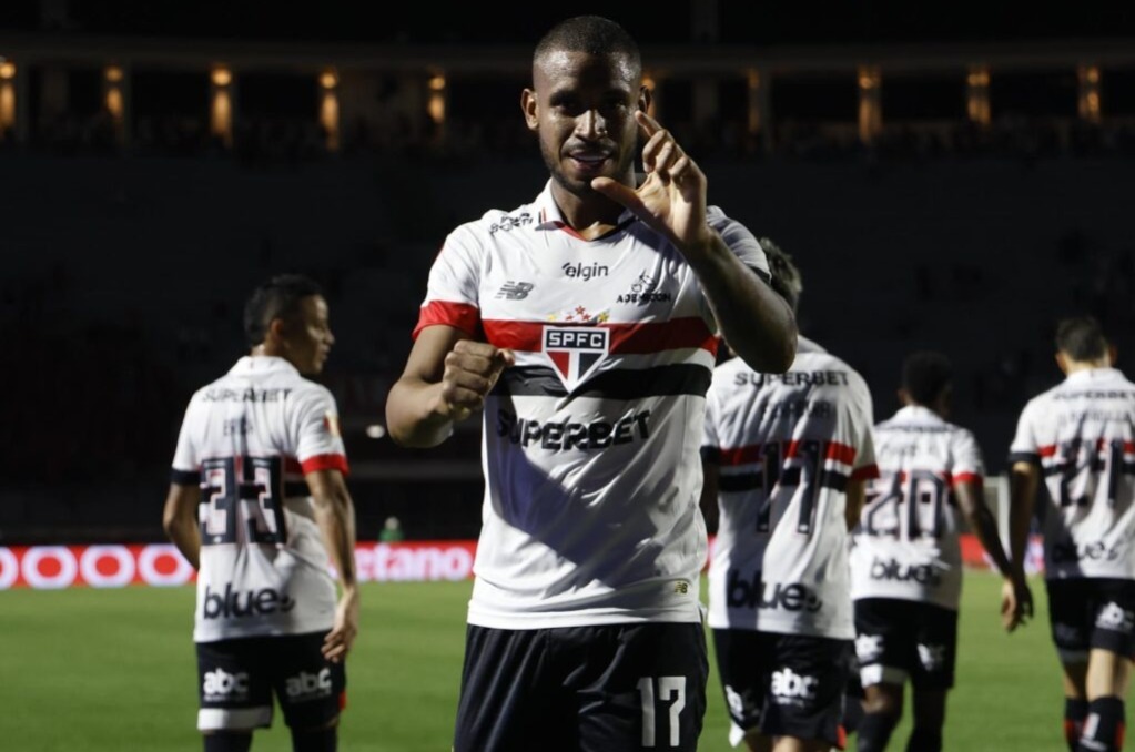 So Paulo e Corinthians vencem no Paulisto; Santos amarga nova derrota