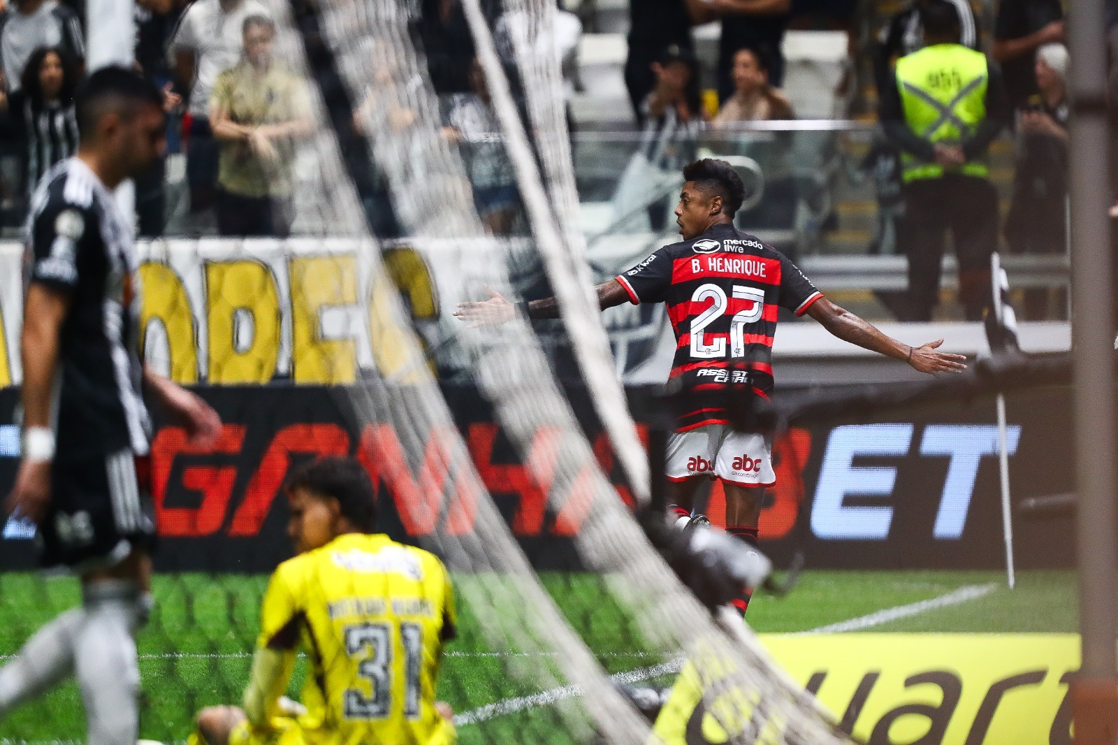 Flamengo mantm liderana isolada e So Paulo volta ao G4 do Campeonato Brasileiro