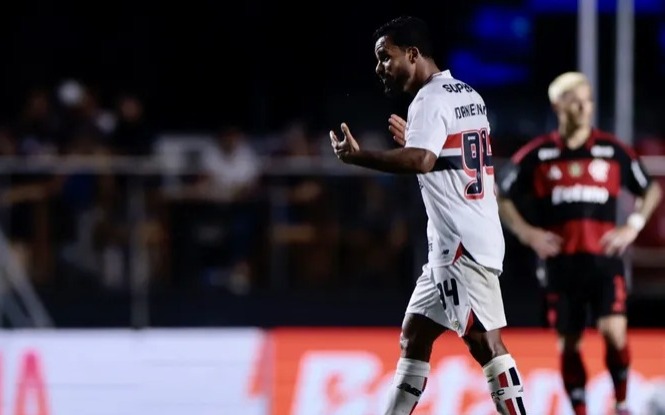 Brasileirão começa com o São Paulo surpreendendo o campeão Flamengo no Morumbi