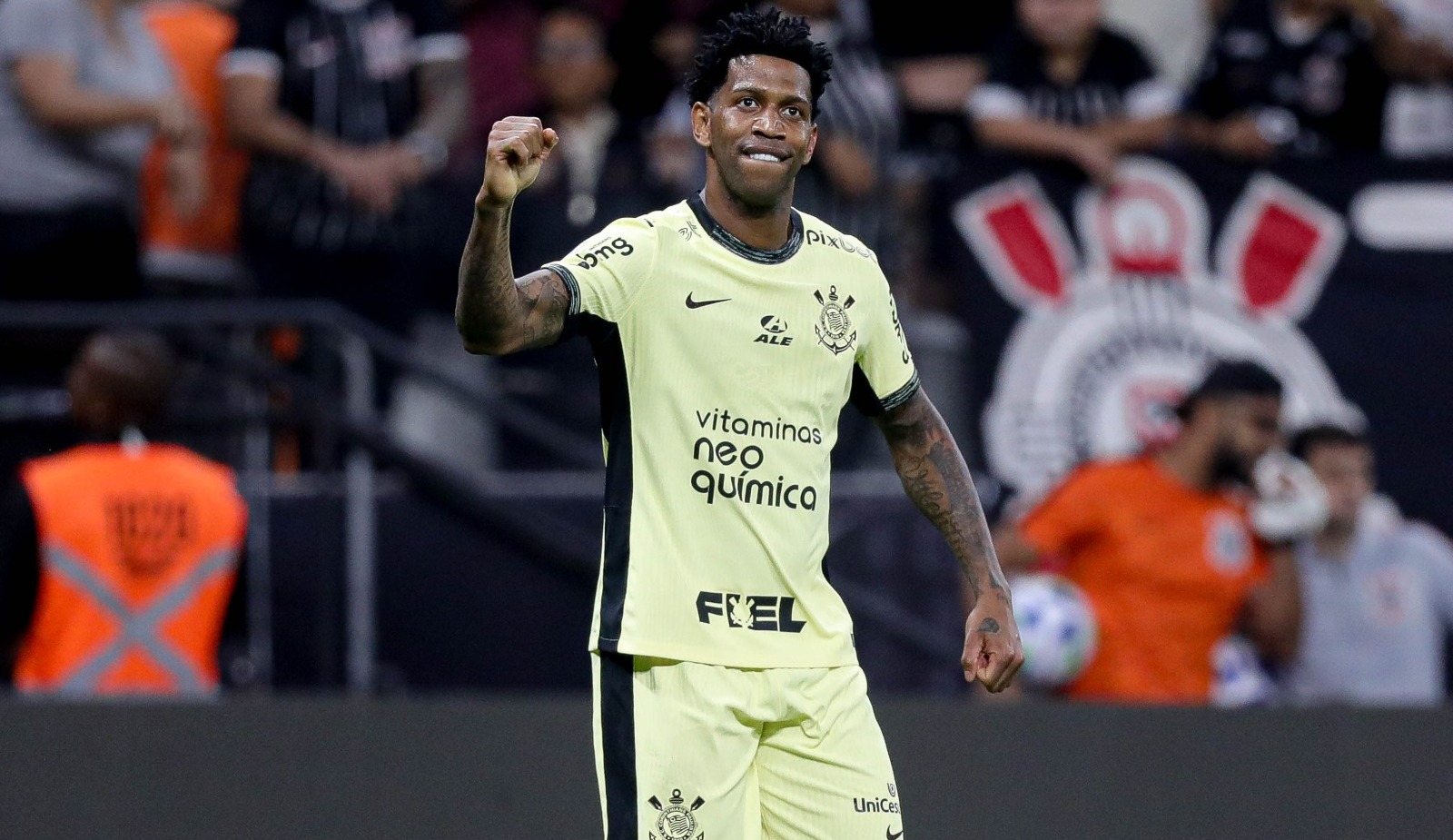 Vitória do Corinthians sobre Botafogo põe lenha na fogueira do Brasileirão