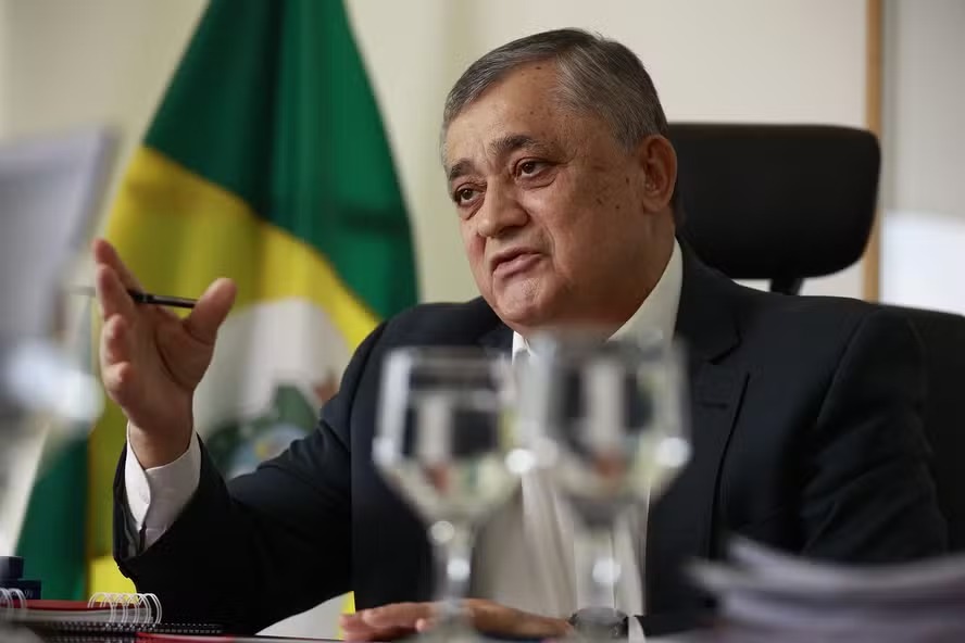 Entrevista: 'Lulinha paz e amor foi erro e é hora de ir para cima', diz José Guimarães, ministro da articulação política