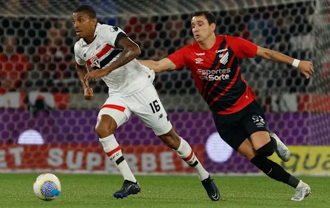 So Paulo e Corinthians entram em campo neste sbado, pelo Brasileiro