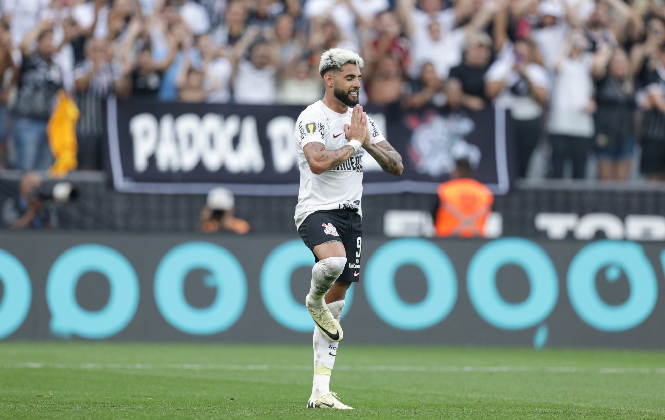 Corinthians vence Portuguesa na estreia do técnico português António Oliveira