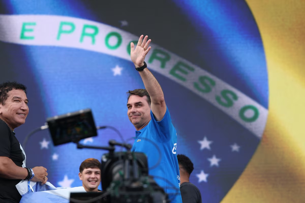Censura inócua e fogo amigo: candidatura de Flávio derrete, preocupa PL e afasta Faria Lima