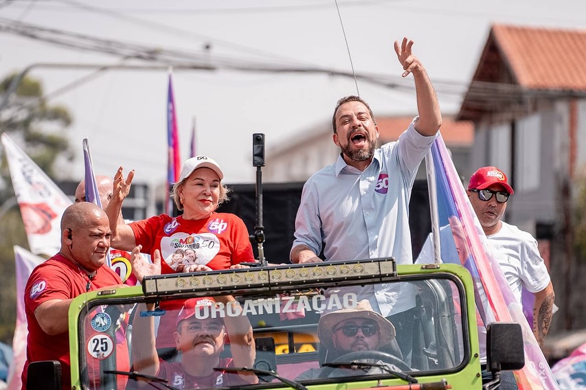 Boulos e Marta em carreatas na Zona Leste: CEUs na pauta da educao em SP