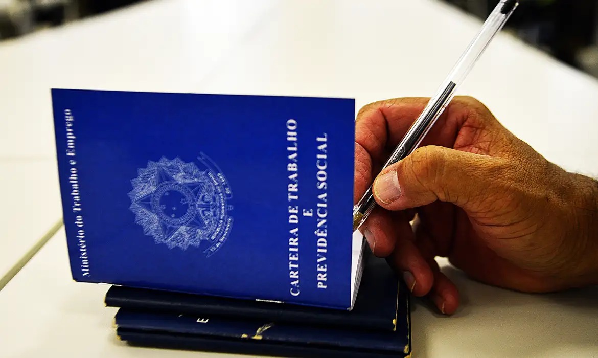 Taxa de desemprego em agosto fica em 5,6% e repete recorde de mnima