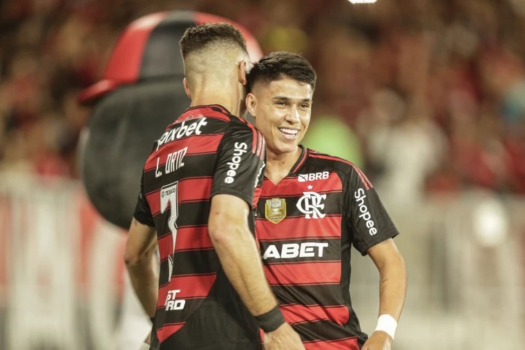 Flamengo atropela Cruzeiro e reassume liderana; Palmeiras e So Paulo vencem no Brasileiro