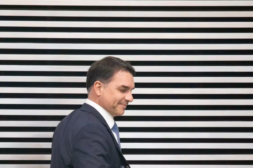 'Marcel�o', o amig�o de Fl�vio Bolsonaro que est� 'mandando muito' em sua pr�-campanha