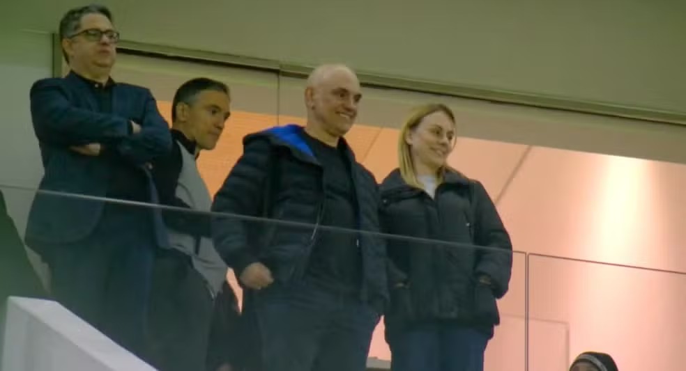 Moraes vai ao estdio ver jogo do Corinthians horas aps sofrer sano dos EUA; veja fotos