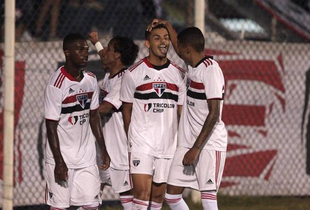 São Paulo e Palmeiras vencem; Santos volta a campo hoje