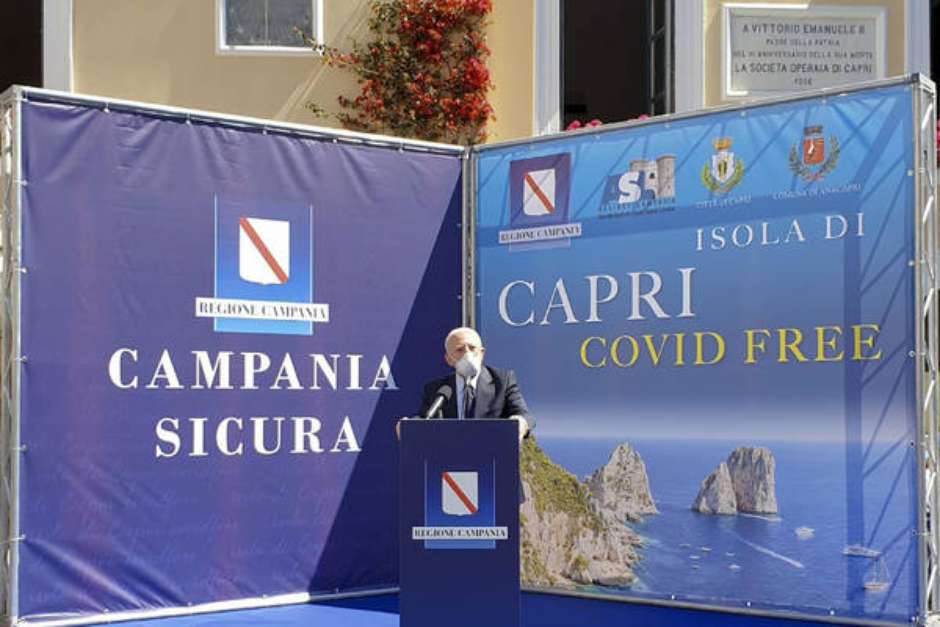 A bela Capri aguarda a volta dos turistas no verão
