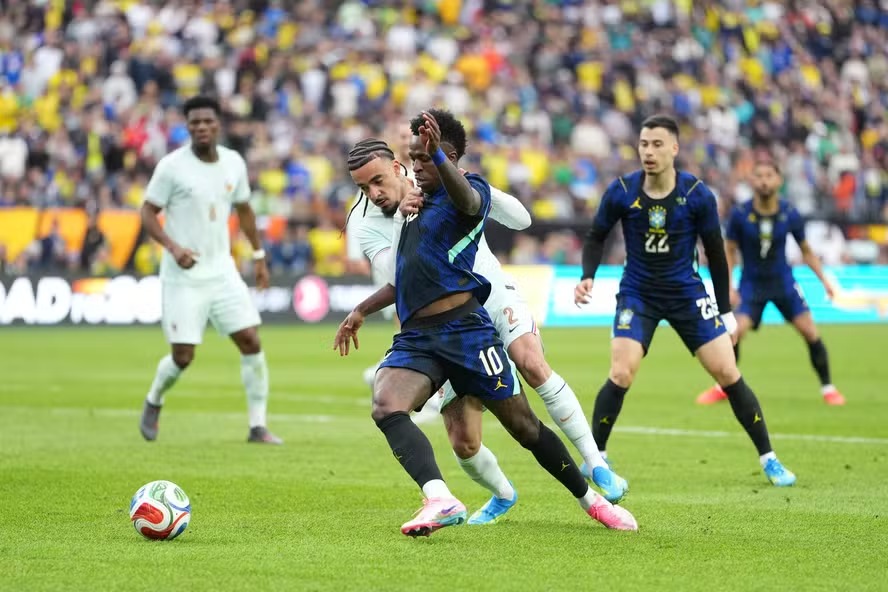 Brasil x França: desfalques amenizam atuação, mas derrota escancara diferença da seleção para rivais do alto escalão; análise