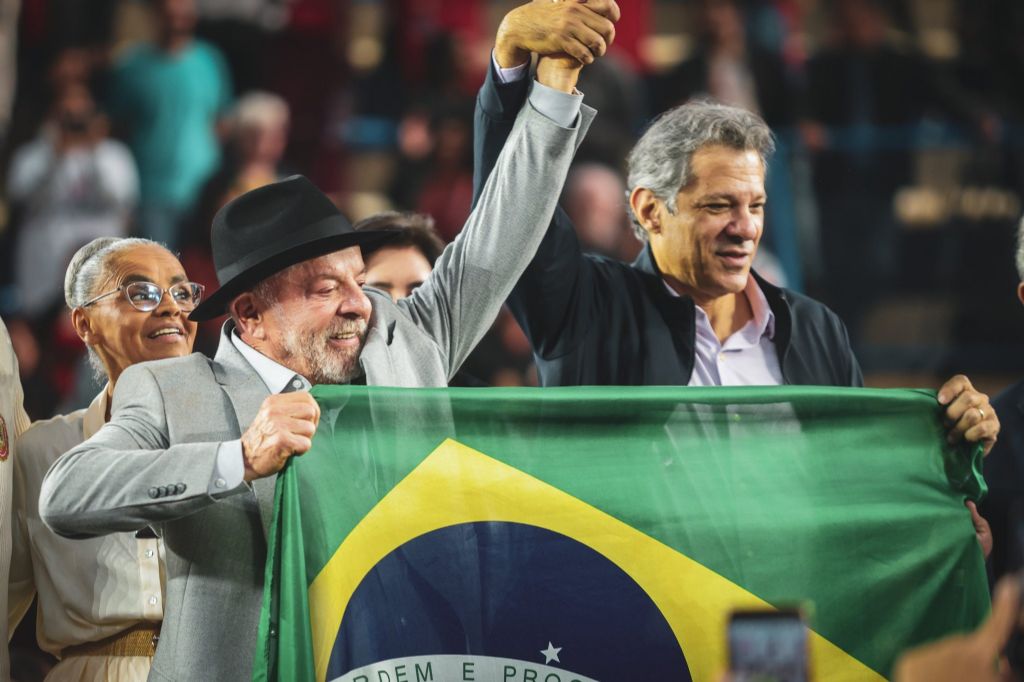 Força eleitoral de Lula ainda é insuficiente para criar 'onda vermelha' nos estados