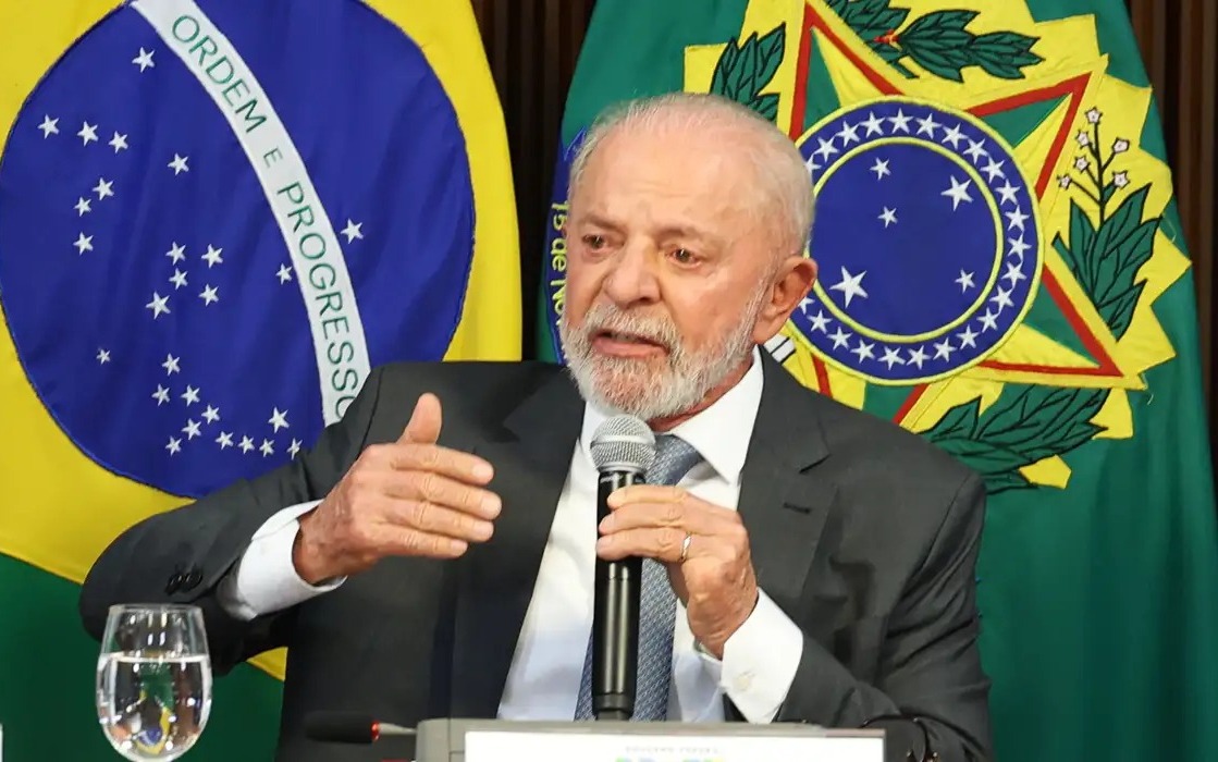 Lula  submetido  cirurgia e deve permanecer internado em SP at segunda-feira