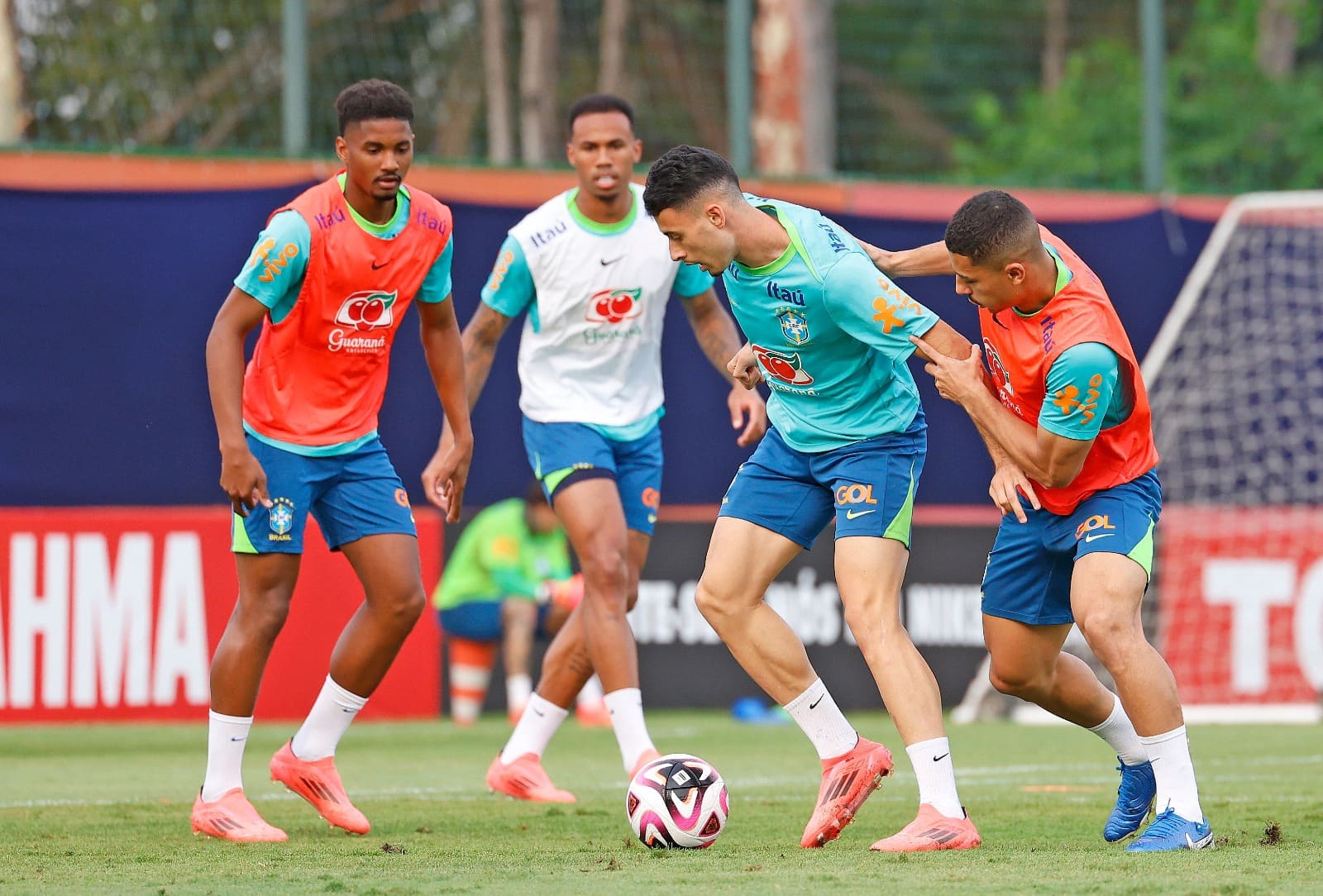 Brasil enfrenta Chile nesta quinta, em Santiago, pelas eliminatrias da Copa do Mundo