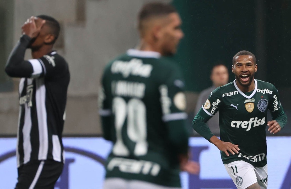 Palmeiras goleia e lidera; Corinthians é o vice no Brasileirão