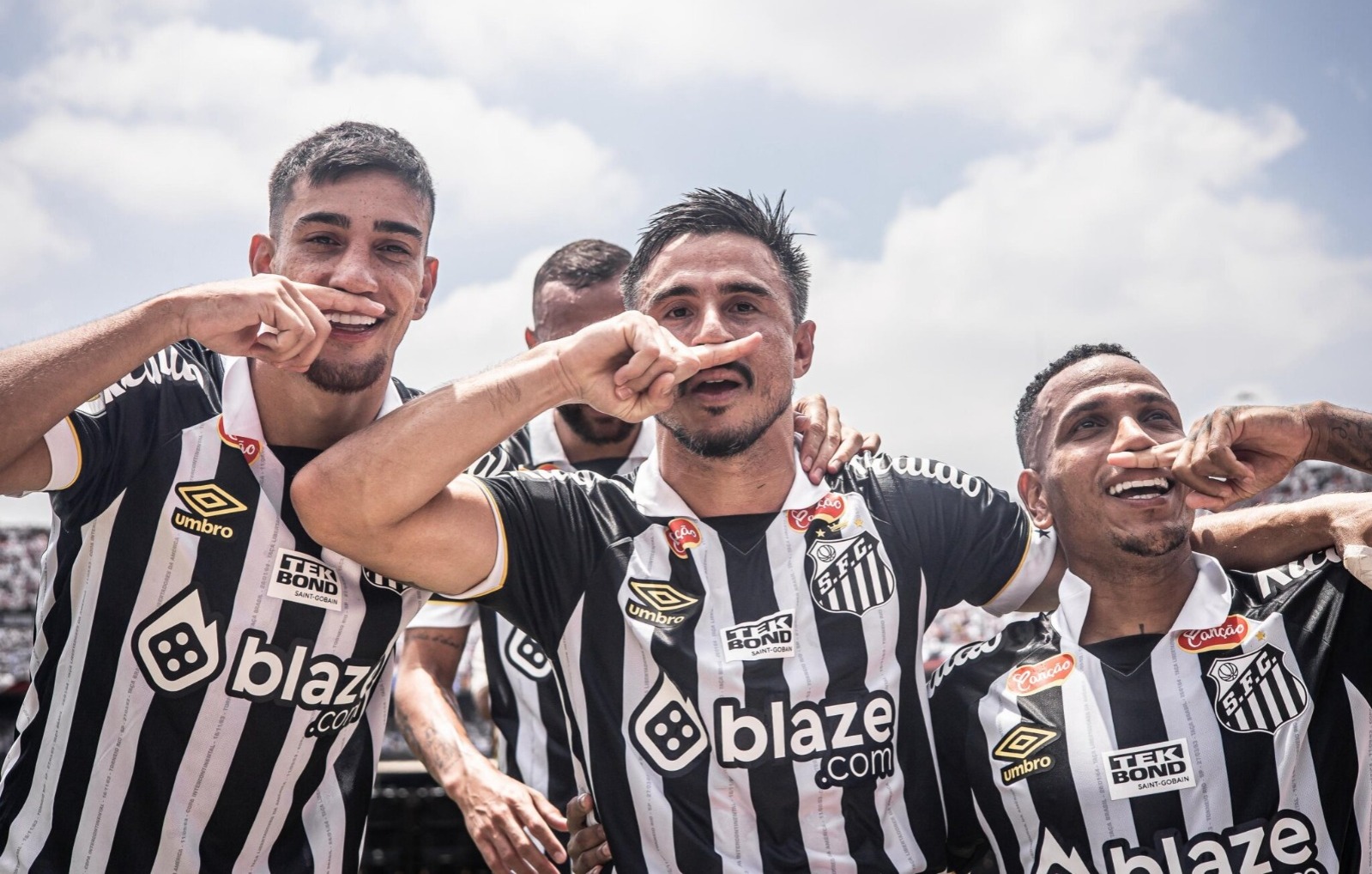 Santos e Palmeiras vencem e lideram com folga o Campeonato Paulista